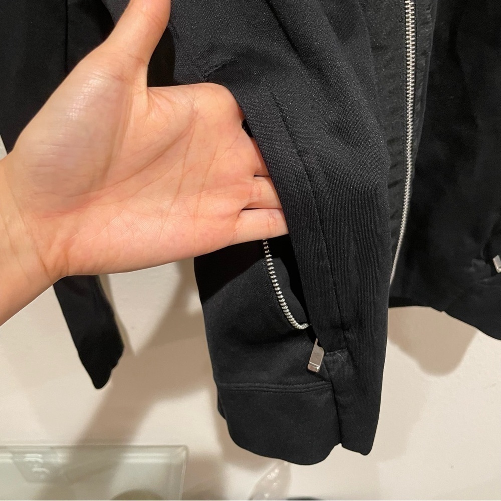 NIKE Air Max Athletic Trendy Everyday Black White Logo Moisture Wicking Jacket - Picture 5 of 8